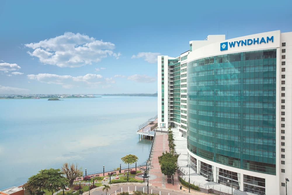 Wyndham Guayaquil Puerto Santa Ana 1