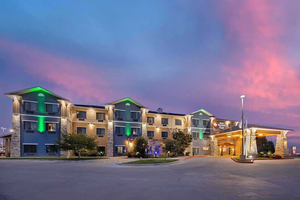 Best Western Plus Emerald Inn & Suites 1