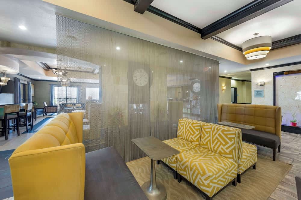 Best Western Plus Emerald Inn & Suites 4