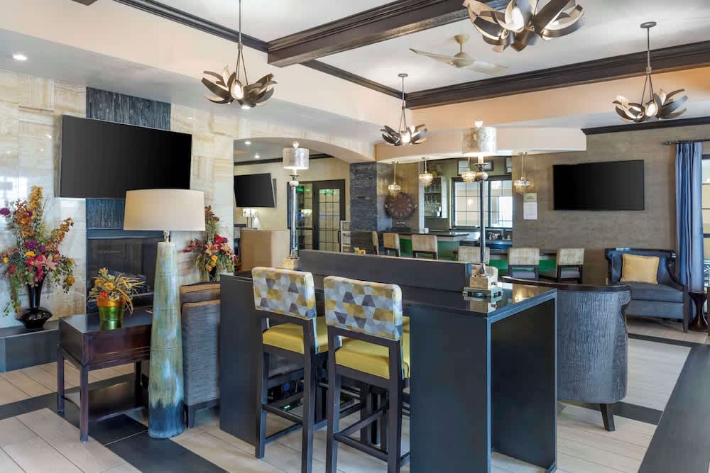 Best Western Plus Emerald Inn & Suites 3