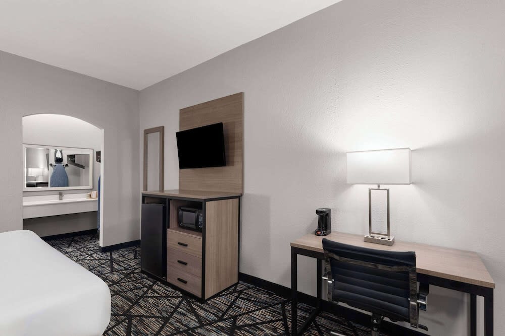 Baymont by Wyndham Mobile/Tillmans Corner 5