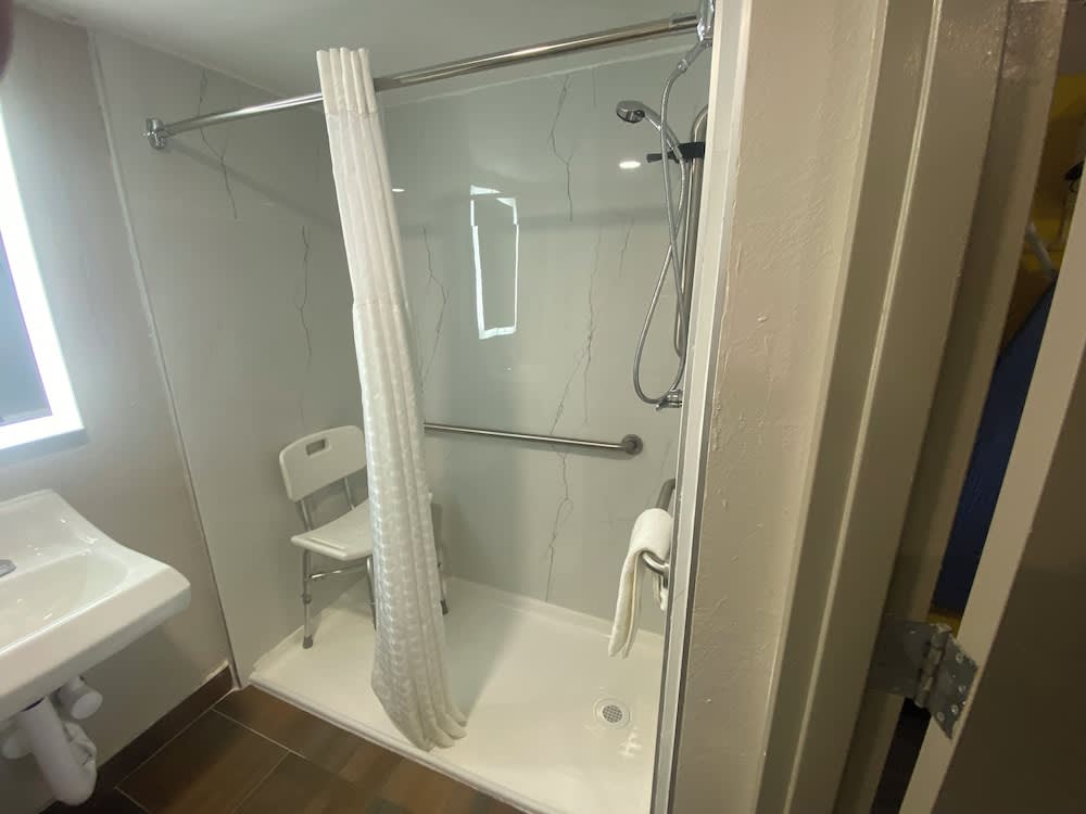 Days Inn by Wyndham El Paso West 5