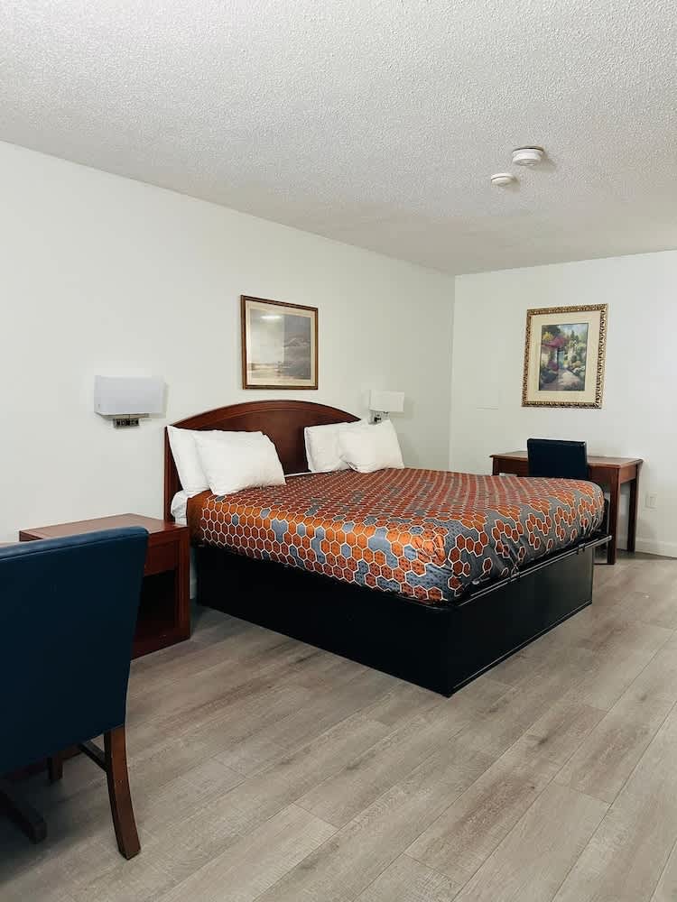 Hampton Motor Inn 1