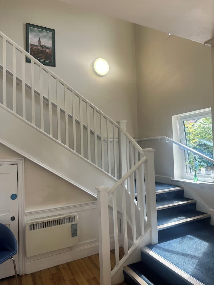 go2 Glasgow Cumbernauld Hotel - Free Parking and Pet Friendly 1