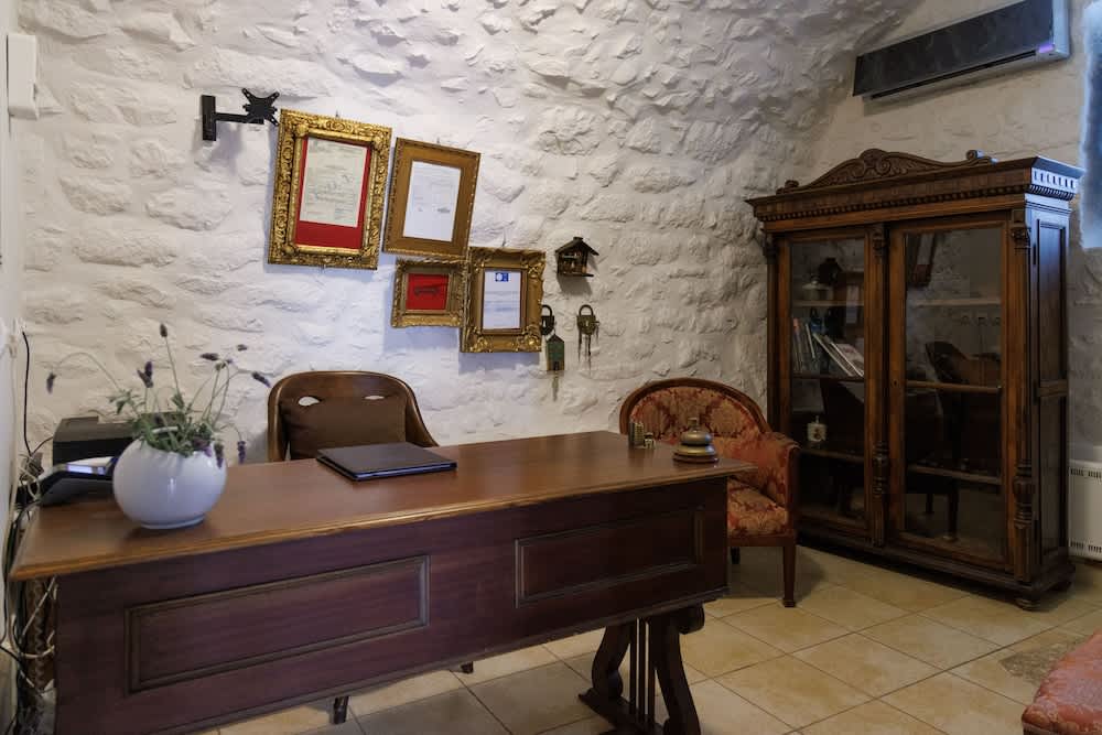 Lithos Stone Suites 2