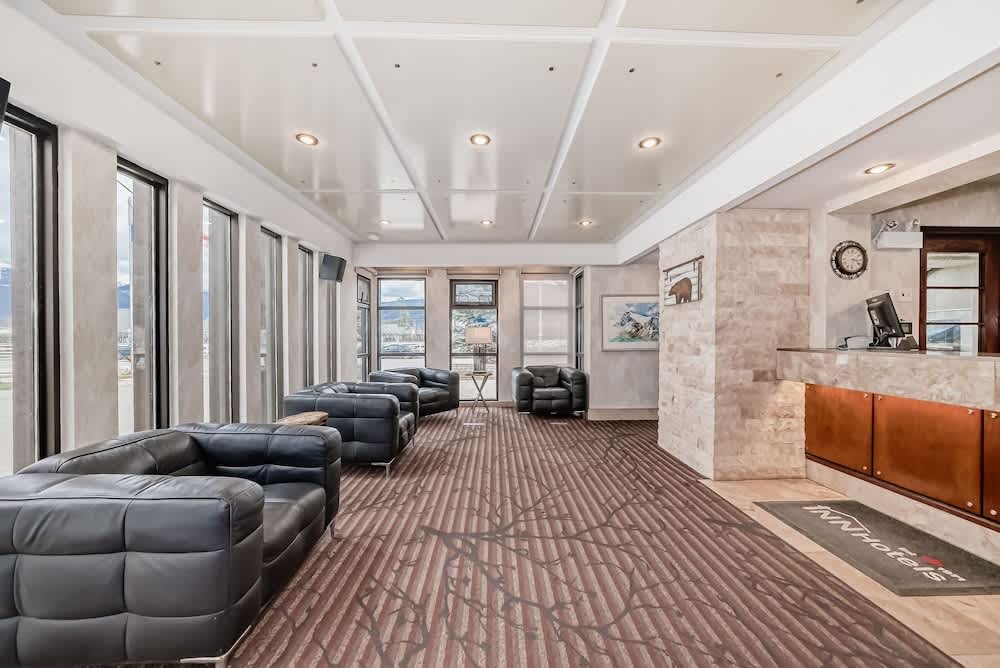Jasper Inn & Suites by INNhotels 2