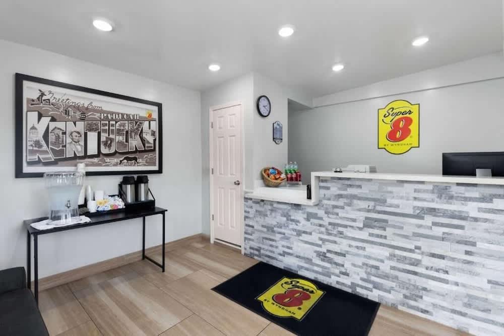 Super 8 by Wyndham Paducah I-24 Exit 4 1