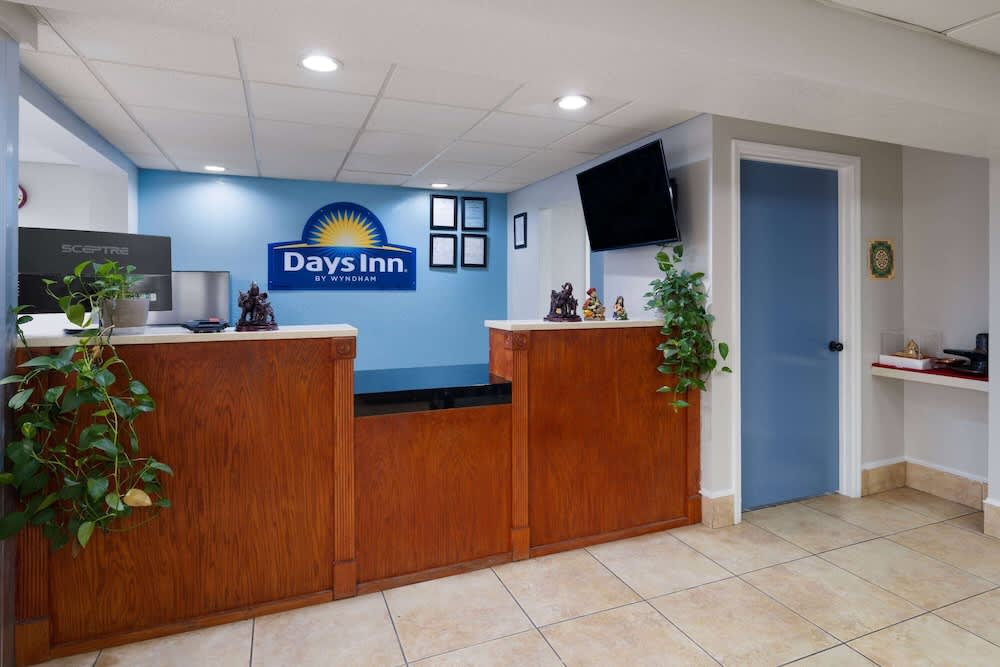 Days Inn by Wyndham Montgomery I-85 1