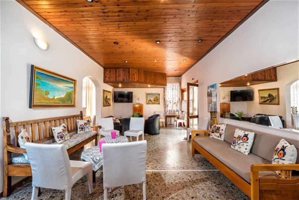 Harmony Hotel & Studio 2