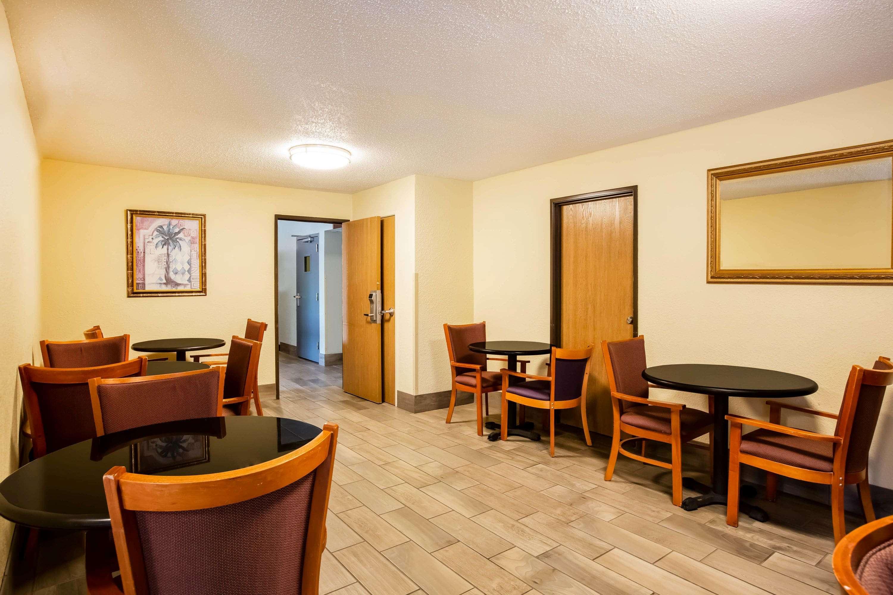 Super 8 by Wyndham Lawrence 5