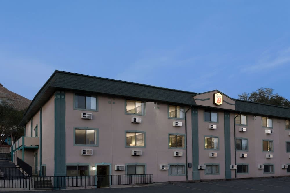 Super 8 by Wyndham Green River 1