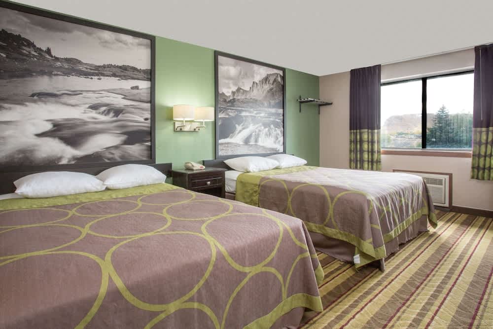 Super 8 by Wyndham Green River 5