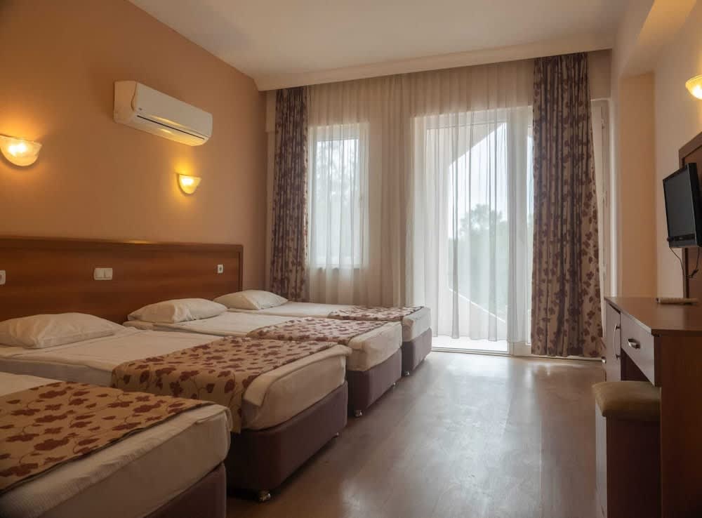 Alexius Beach Hotel 3