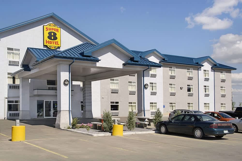 Super 8 by Wyndham Fort Saskatchewan 1