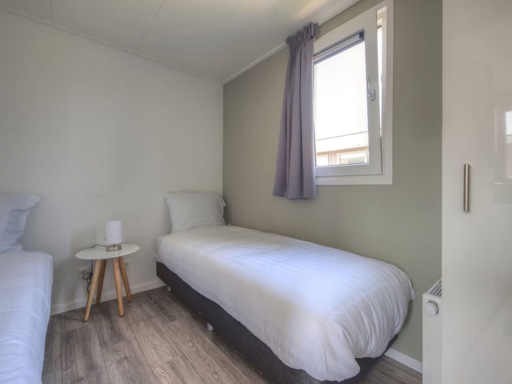 Bright Coastal Chalet Stay 2