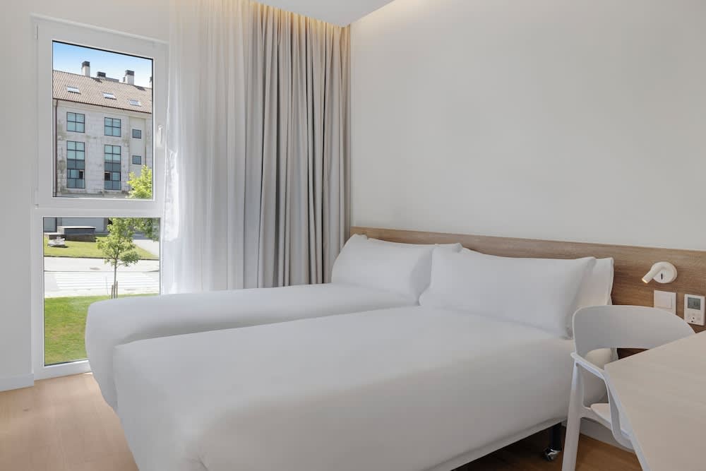 B&B HOTEL Santiago Milladoiro 5