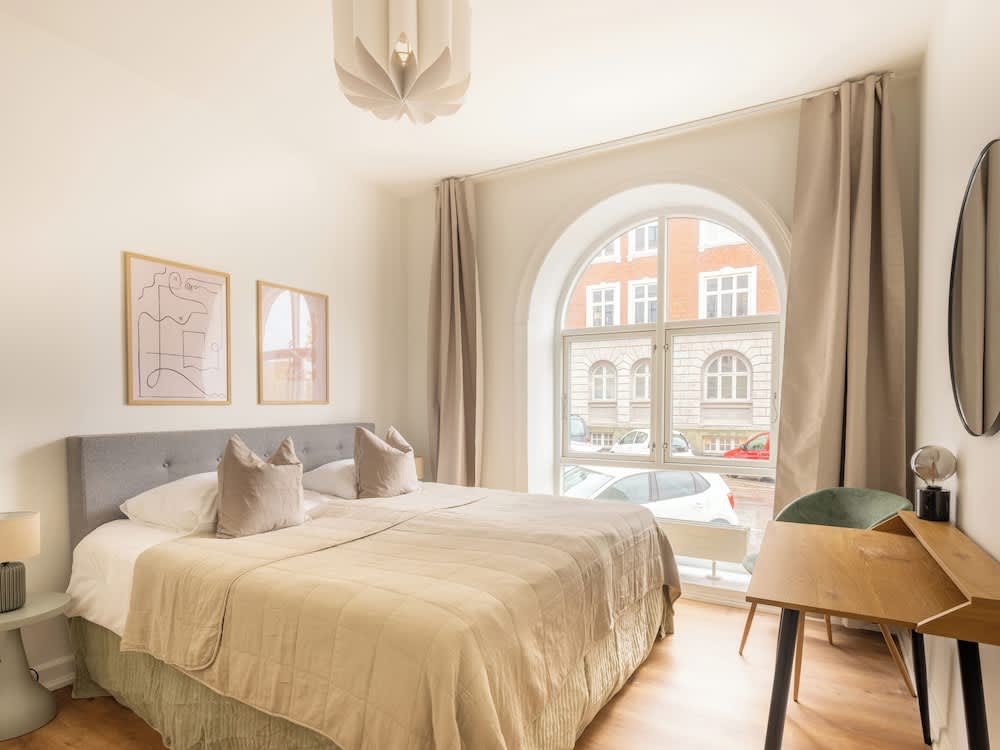 Noble - Fantastic 5-Bdr Apt in the Capital 2