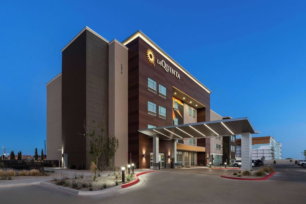La Quinta Inn & Suites by Wyndham El Paso East Loop-375 1