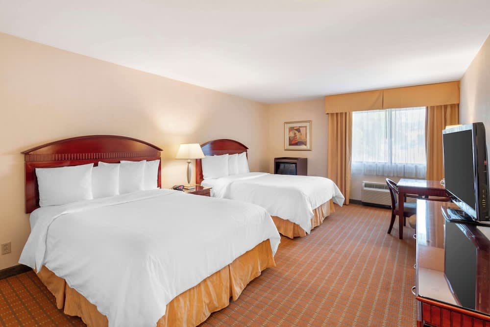 Best Western Plus West Covina Inn 5
