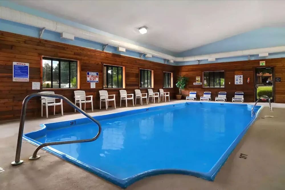 Super 8 by Wyndham Paris 1