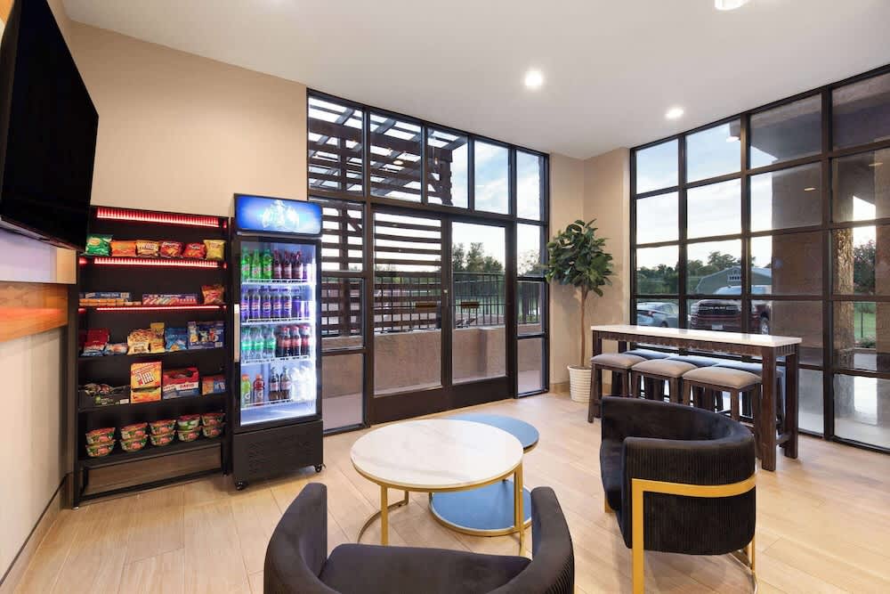 Ramada by Wyndham Bainbridge 2