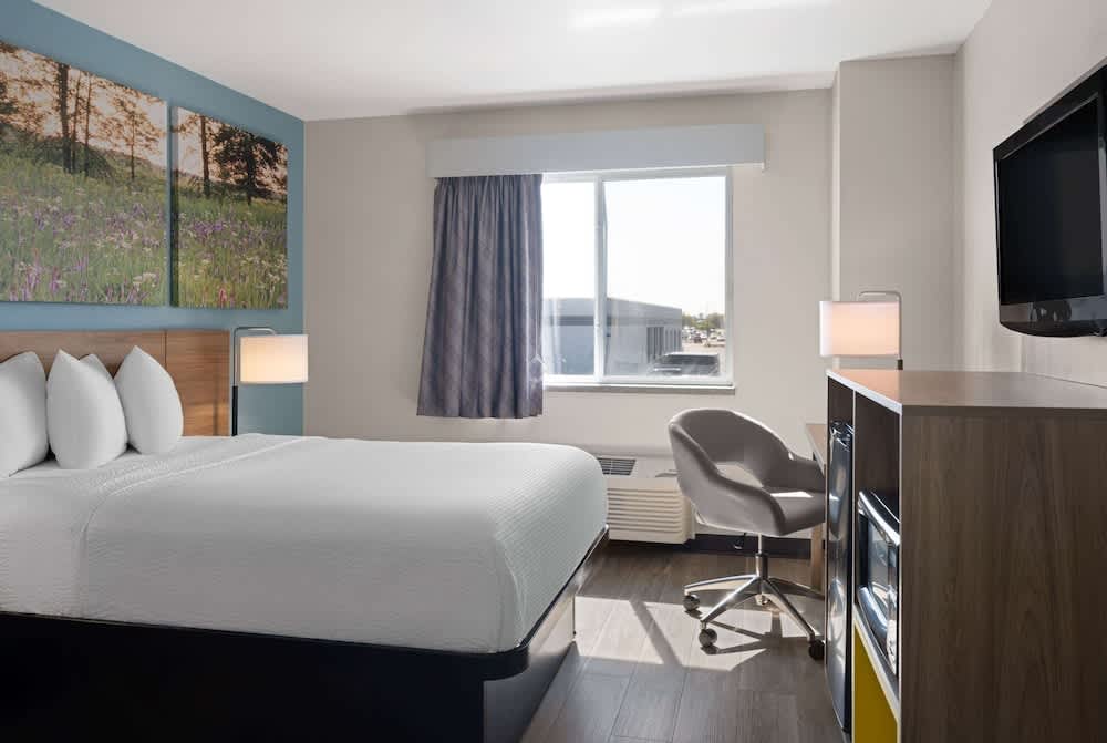 Days Inn by Wyndham Neenah 1