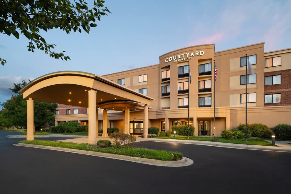 Courtyard by Marriott Richmond North 1
