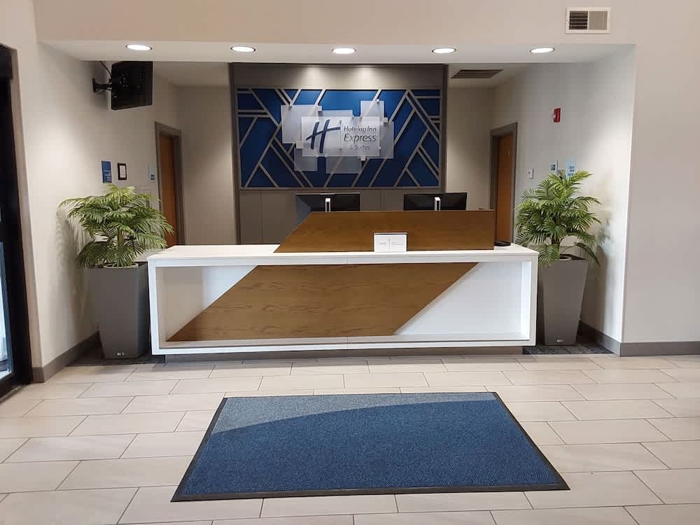 Holiday Inn Express & Suites Antigo by IHG 2