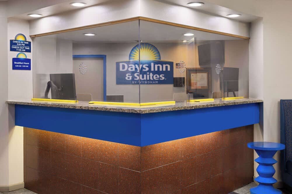 Days Inn & Suites by Wyndham Albany 2