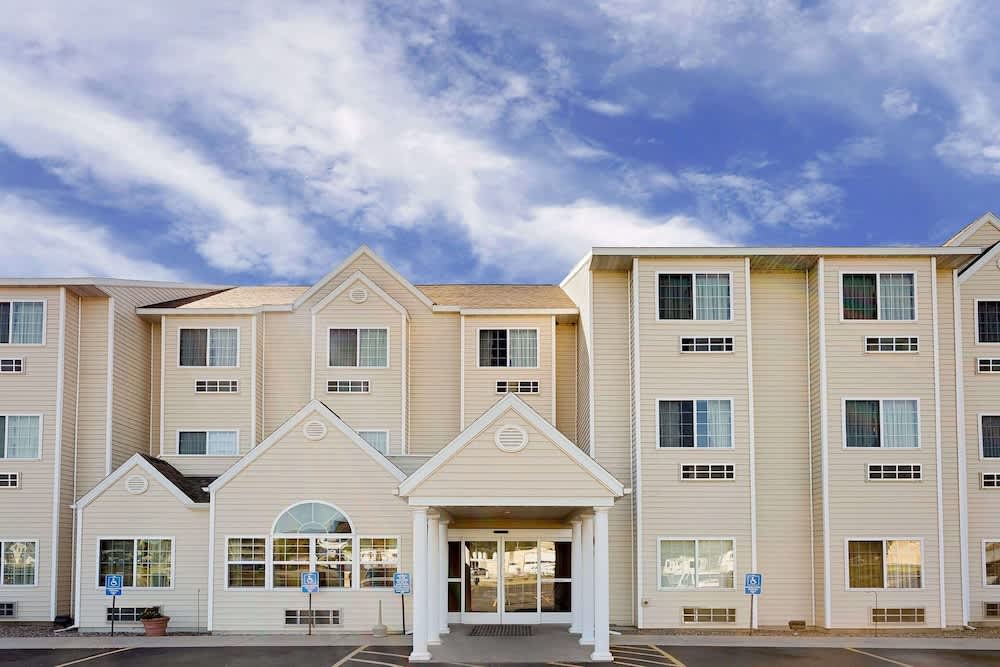 Microtel Inn & Suites by Wyndham Prairie du Chien 1