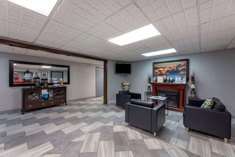 Quality Inn Austintown-Youngstown West 2
