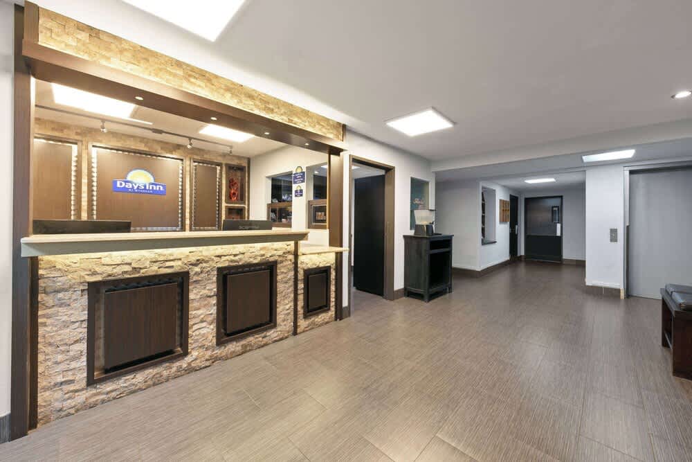 Days Inn by Wyndham Fort Smith 2