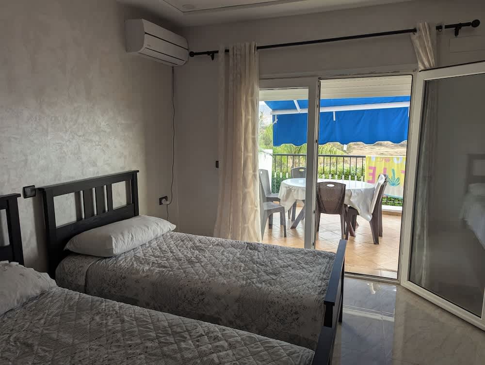 2 Bed Flat - Sleeps 5 - Pets - Pool - Parking 1