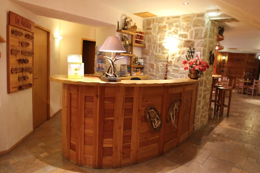 Logis Hôtel Les Autanes & Spa 2