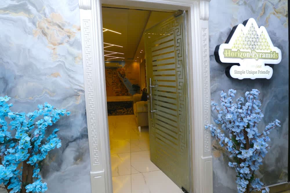 Horizon Pyramids view inn 4