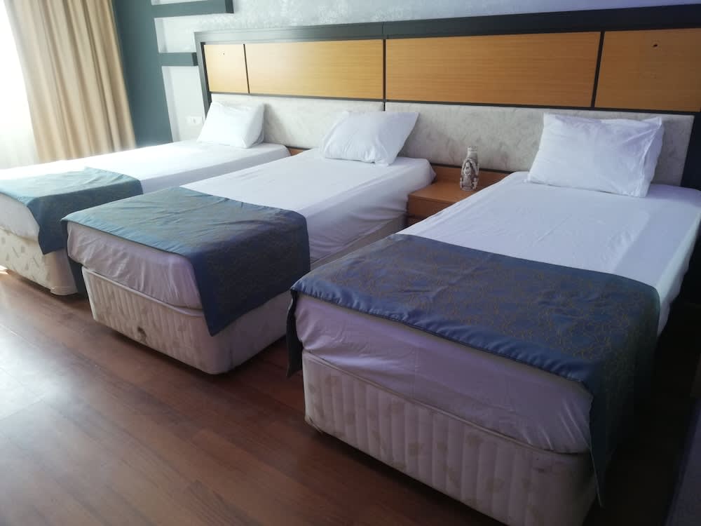 Unaten Otel 1