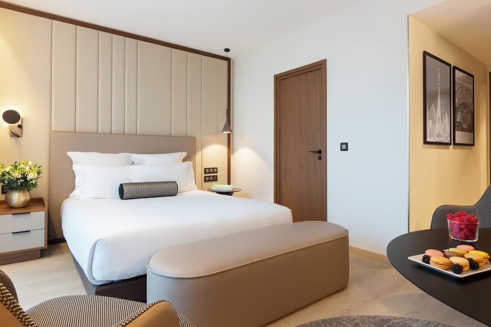 La Clef Tour Eiffel Paris by The Crest Collection 3