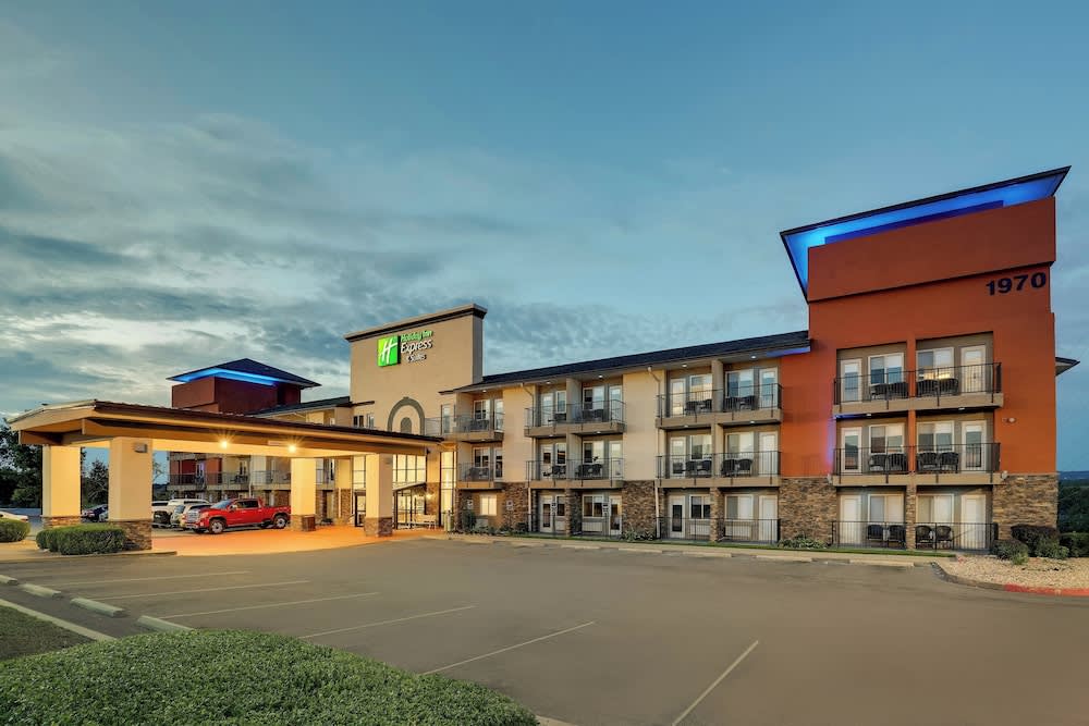 Holiday Inn Express & Suites BRANSON 76 CENTRAL by IHG 1