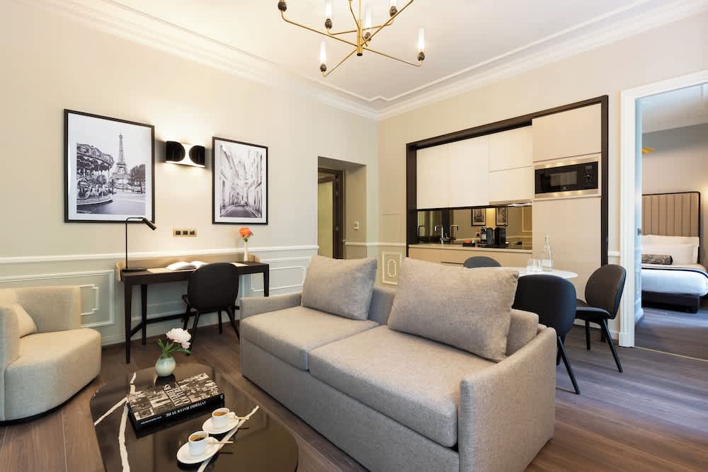 La Clef Tour Eiffel Paris by The Crest Collection 4