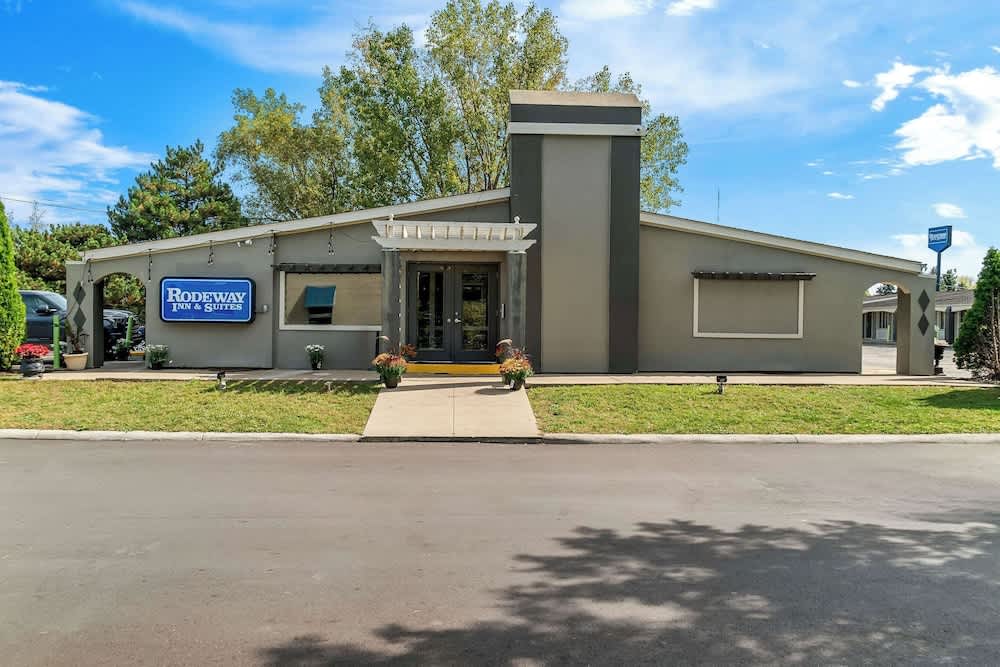 Rodeway Inn & Suites 1