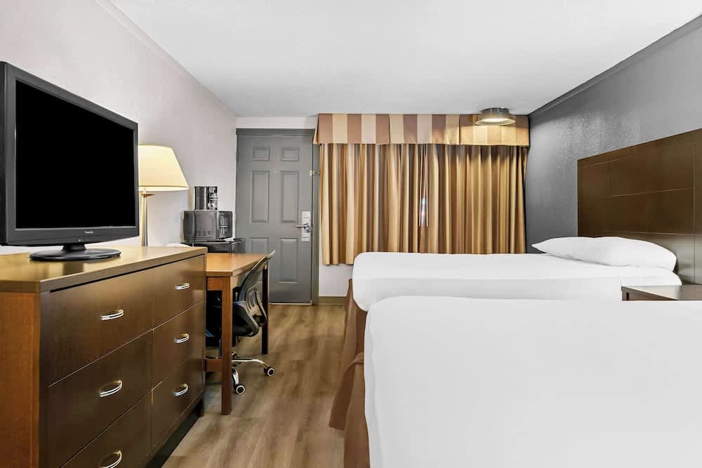 Rodeway Inn & Suites 3