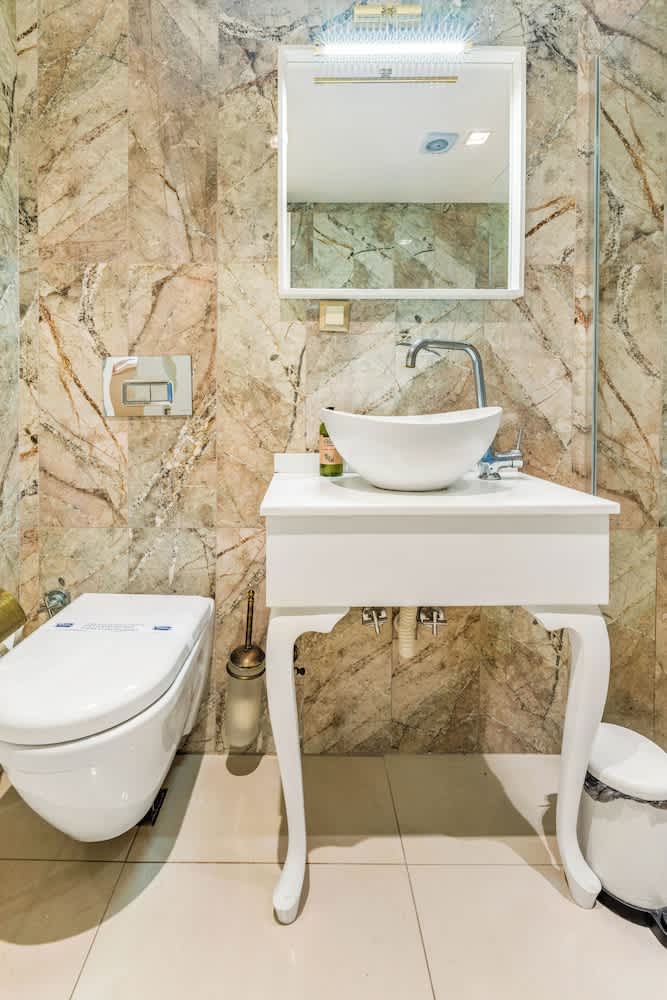 Elegance East Hotel 3