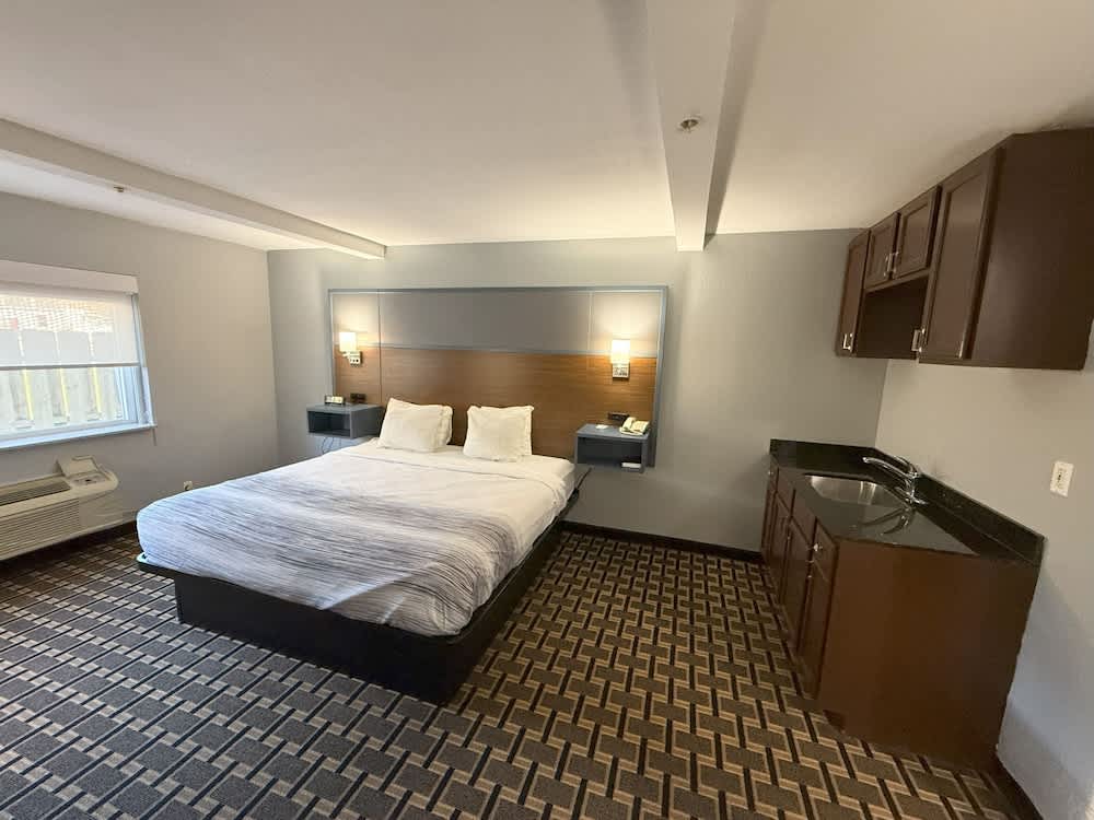 AmericInn by Wyndham Woodstock IL 5