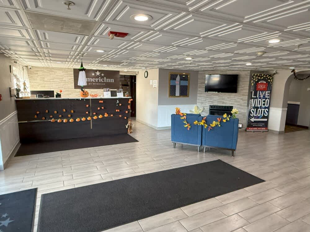 AmericInn by Wyndham Woodstock IL 3