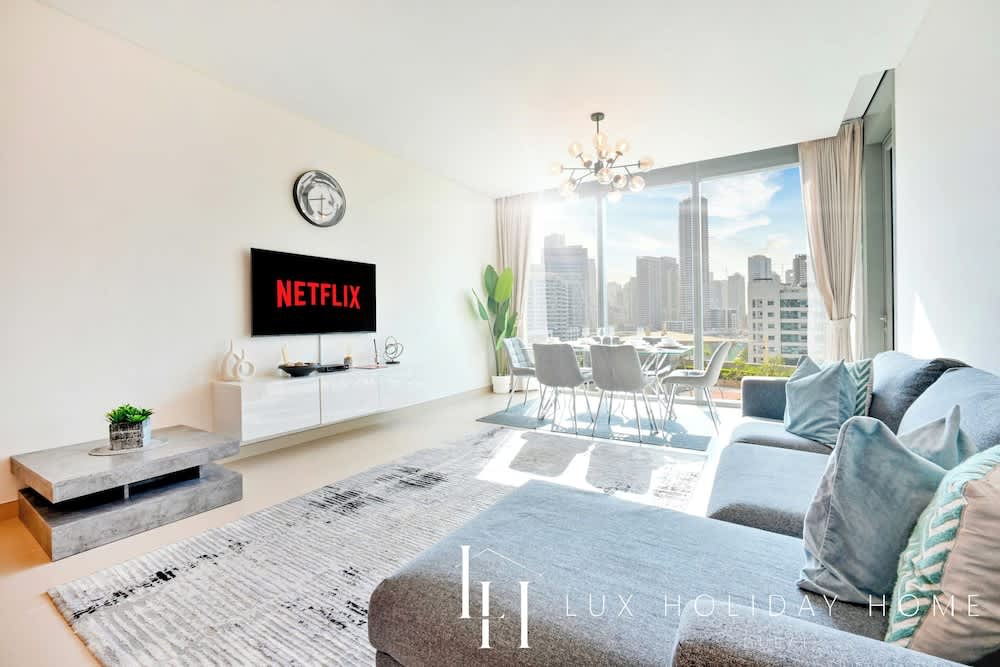 LUX 52 42 Deluxe Marina view suite 1