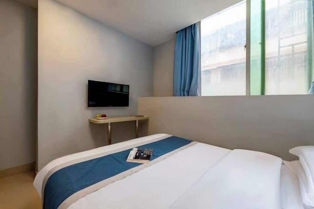 yinglun Hostel (Shenzhen North Railway Station) 2