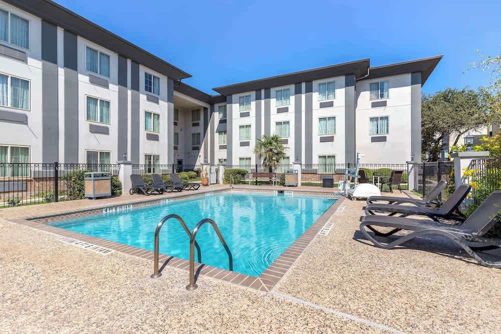 Best Western Medical Center North Inn & Suites Near Six Flags 1