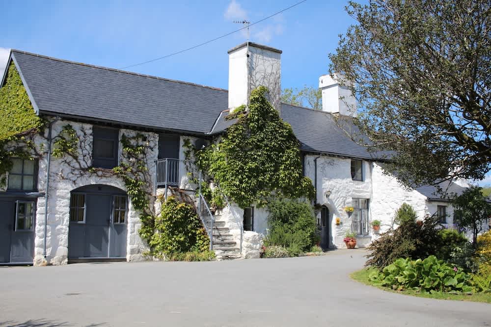 Dolgun Uchaf Historic B&B and Cottages with Boutique Bedrooms In The Heart of Snowdonia 1