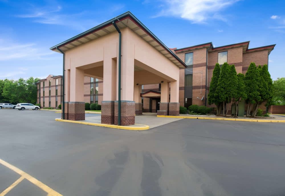 Quality Inn & Suites Sellersburg - Louisville Area 1
