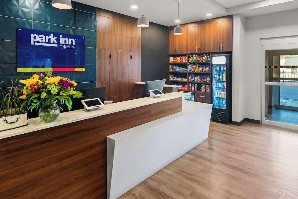 Park Inn by Radisson, Kelowna 2